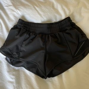Lululemon Hotty Hot Shorts 2.5”